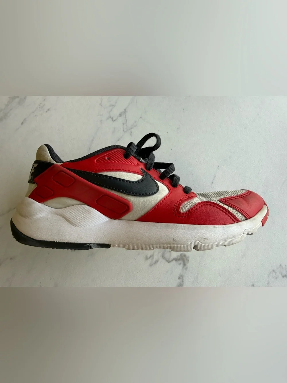 Kids Nike LD Victory Gray Red Black & White Sneakers Boys Size 4.5 Youth